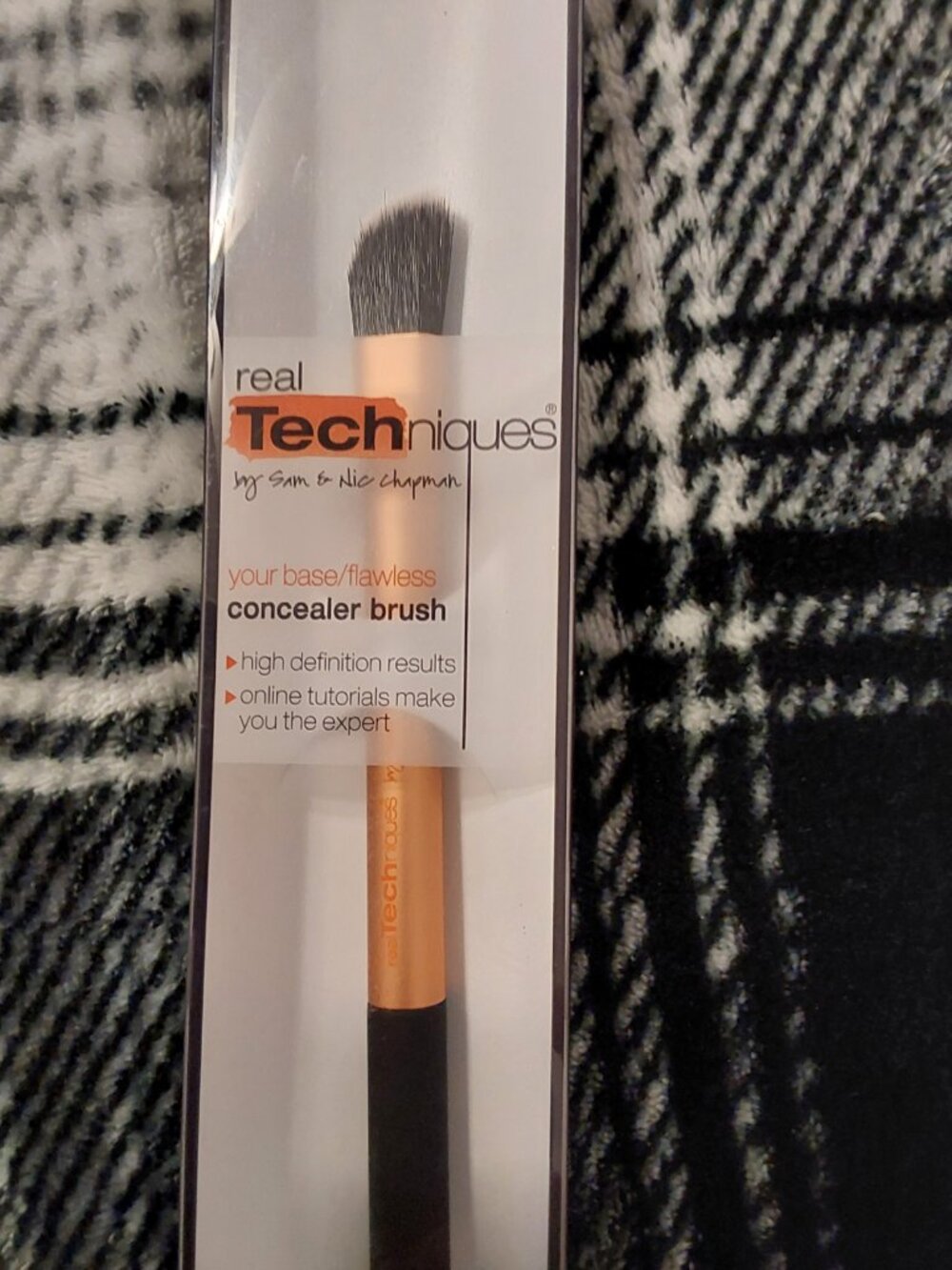 REAL  TECHNIQUES CONCEALER BRUSH BRAND NEW SEALED. HIGH DEFINITION.Q - Picture 2 of 5
